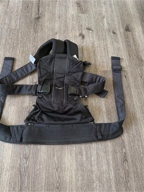 Black Mesh Baby  - Ergonomic Structured